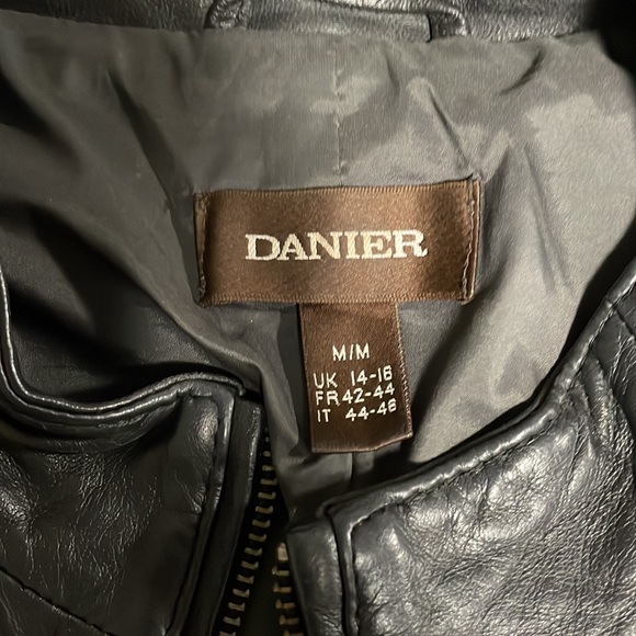 Leather jacket - Picture 2 of 3